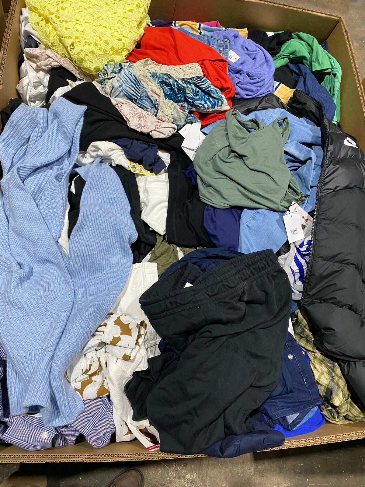 LUXURY RETAILER Apparel Pallet