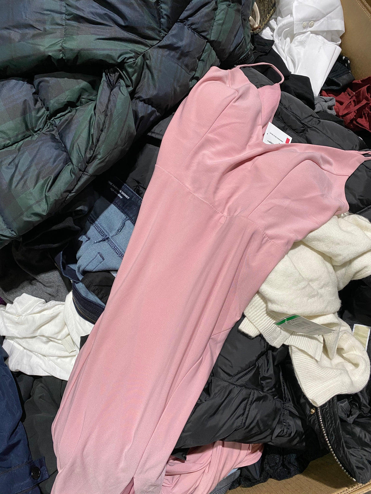LUXURY RETAILER Apparel Pallet