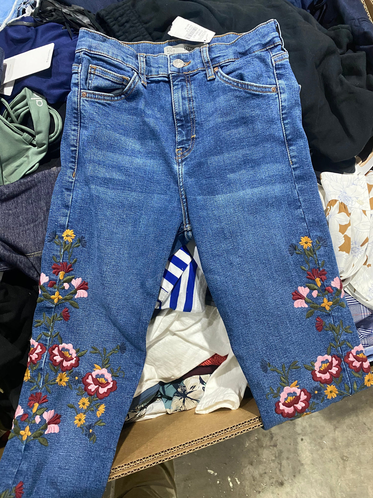 LUXURY RETAILER Apparel Pallet